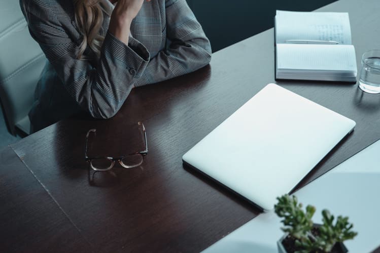 Giới tinh hoa là những người có quyền thế, quyền lực, trình độ chuyên môn cao.